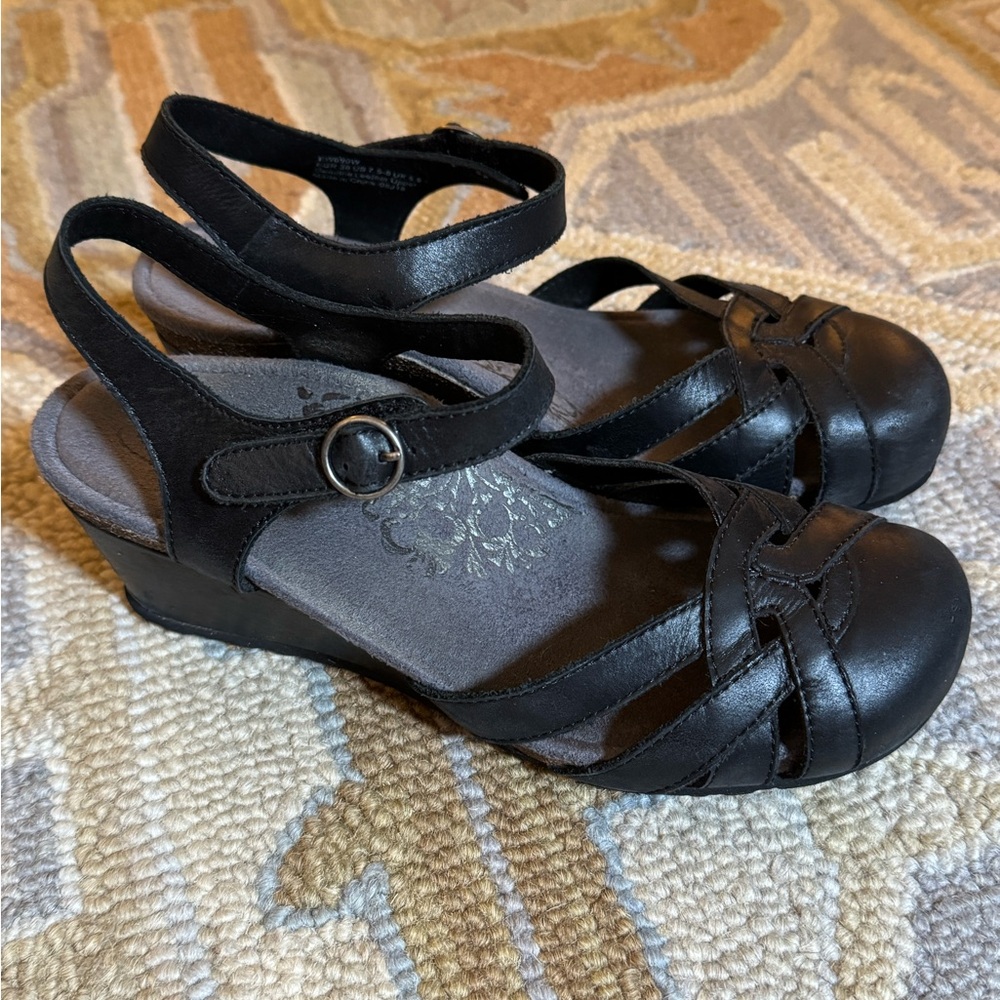 Aetrex Lindsay Closed Toe Wedge Black
